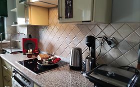 Home Sweet Home Διαμέρισμα 50Τμ Σε Ήσυχη Περιοχή
